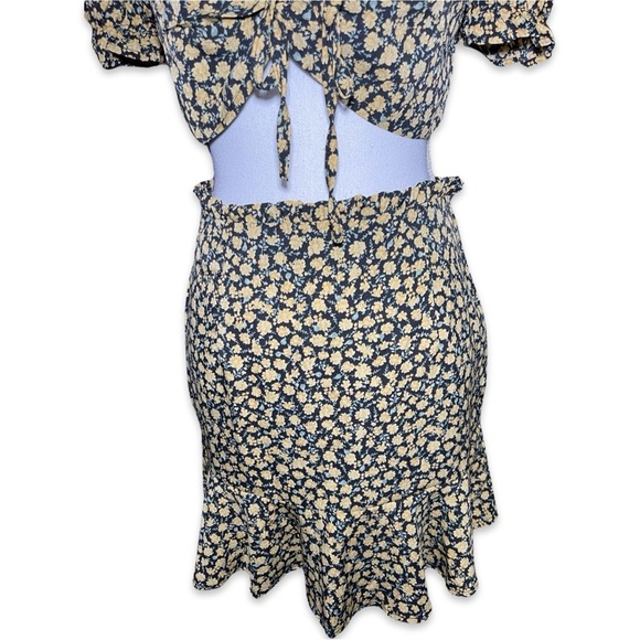 Ditsy Floral Print Sweetheart Neck Drawstring Crop Top & Ruffle Hem Skirt - Picture 9 of 14